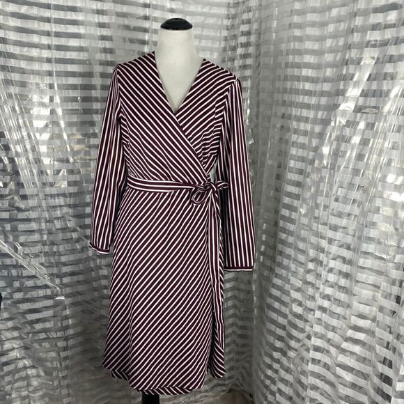 Banana Republic Factory Dresses & Skirts - Banana Republic Burgandy/White Wrap Dress